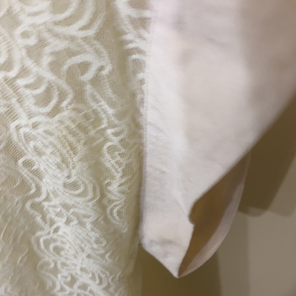 Beautiful top - Picture 2 of 4